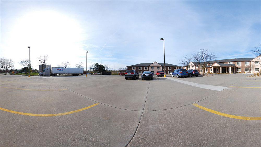 Motel Super 8 By Wyndham Clive Ia Exterior foto